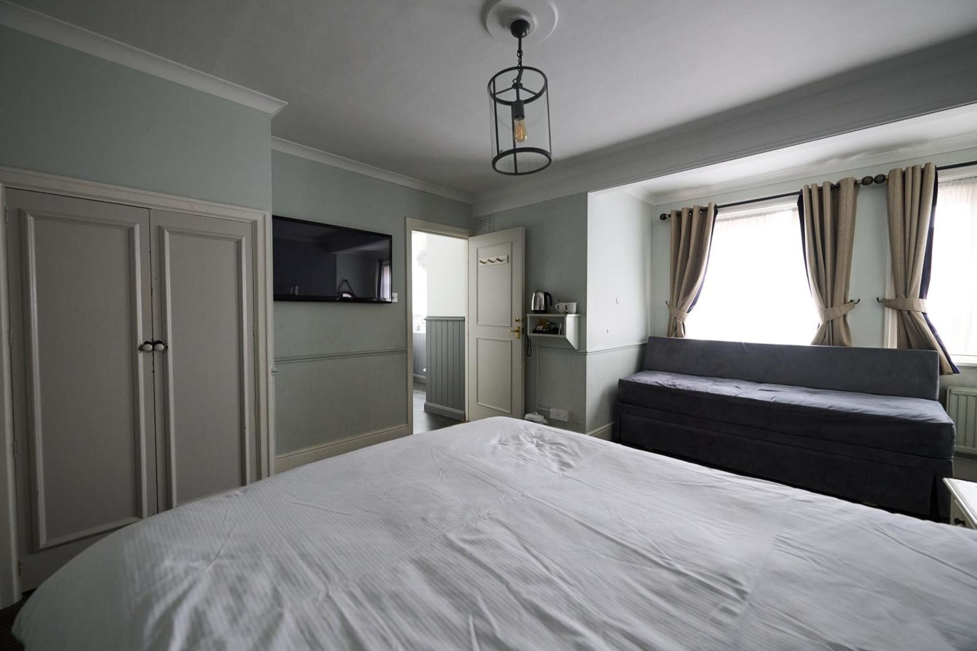 White Hart, Newmarket By Marston'S Inns Экстерьер фото