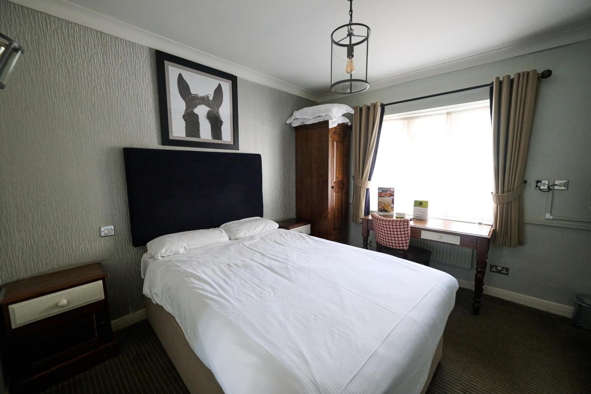 White Hart, Newmarket By Marston'S Inns Экстерьер фото