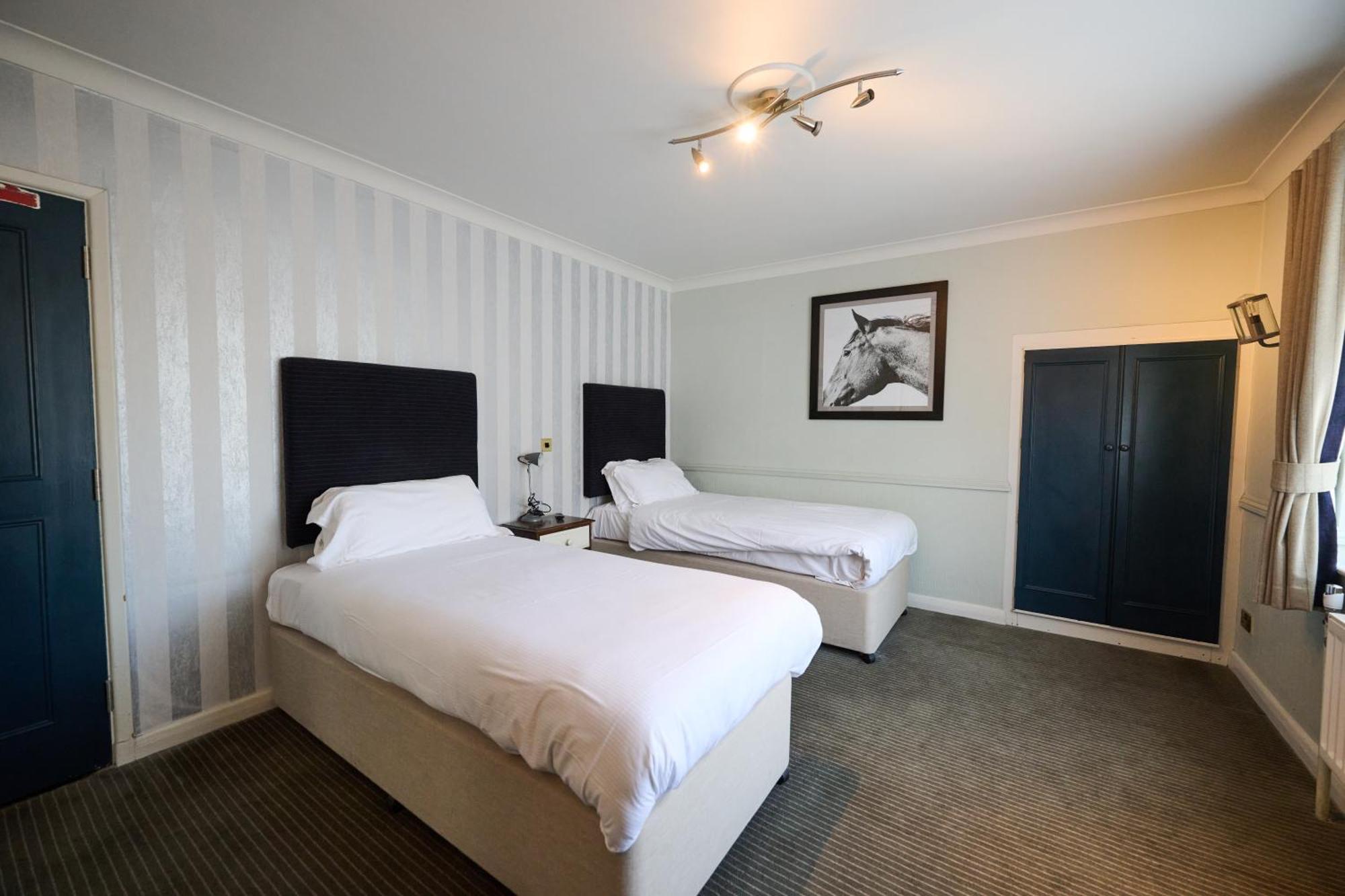 White Hart, Newmarket By Marston'S Inns Экстерьер фото